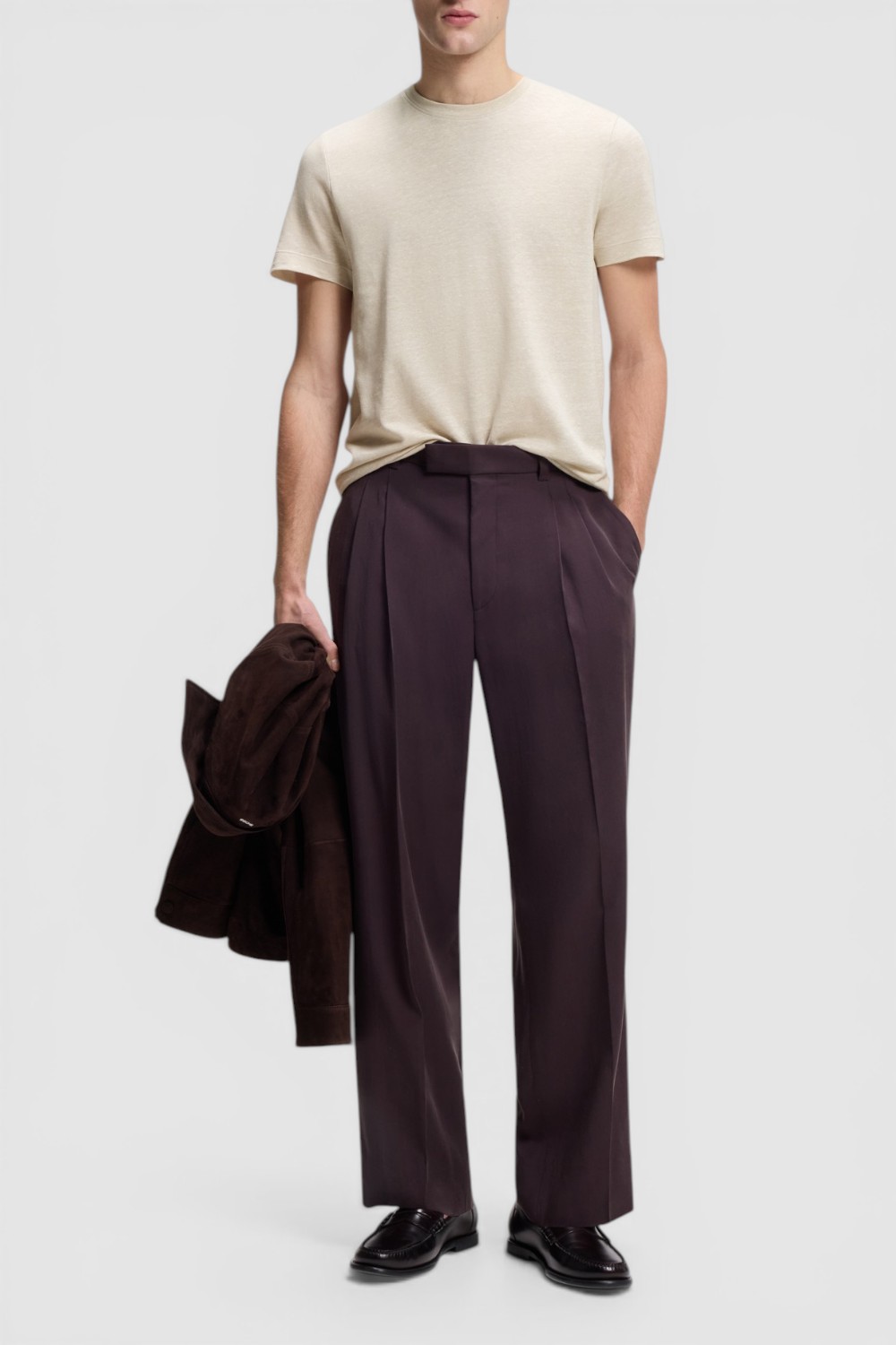 תמונת כל הלוק של חולצת טי בגזרה ישרה